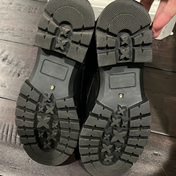 Steve Madden Jasmisyn Lace-Up Boot. Black size 6 - Picture 8 of 9